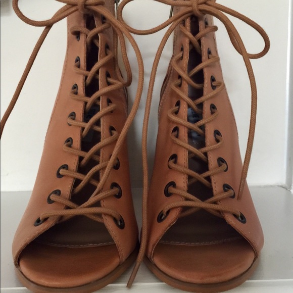 STEVE MADDEN Leather Heels - Picture 6 of 9